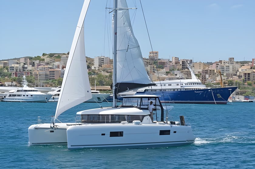 Paros Catamaran Cabine 6  Couchettes 10  Invités 10  12.8 m Numéro de l'annonce: #17668