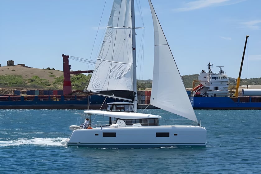 Paros Catamaran Cabine 6  Couchettes 10  Invités 10  12.8 m Numéro de l'annonce: #17668 3