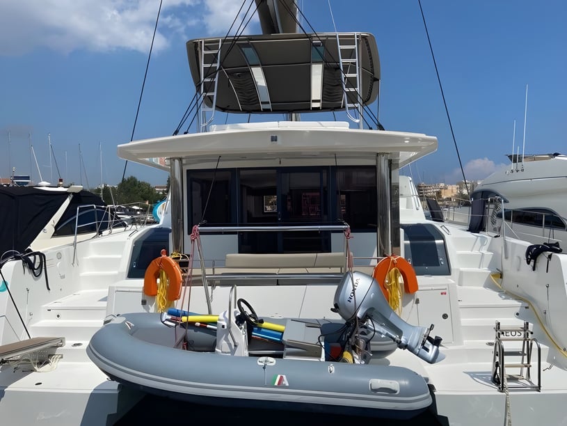 Lavrion Catamaran 5 cabin 12 berths 12 guests 14.86 m Listing Number: #17673