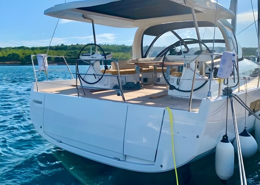 Sibenik Zeilboot Cabine 5  8  slaapplaatsen 8  gasten 18.28 m Lijstnummer: #17689