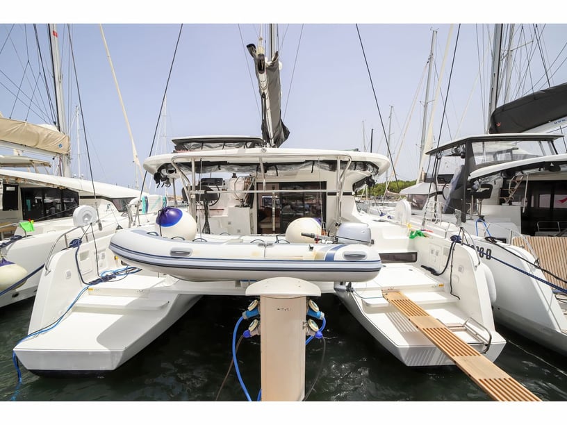 Olbia Catamaran 4 cabin 12 berths 12 guests 12.94 m Listing Number: #17691