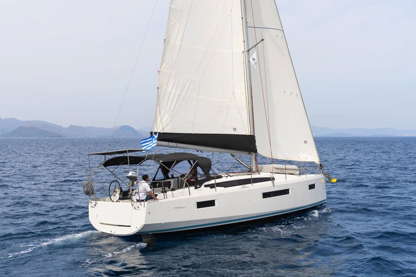 Skiathos Sailboat 3 cabin 6 berths 6 guests 12.35 m Listing Number: #17692 4