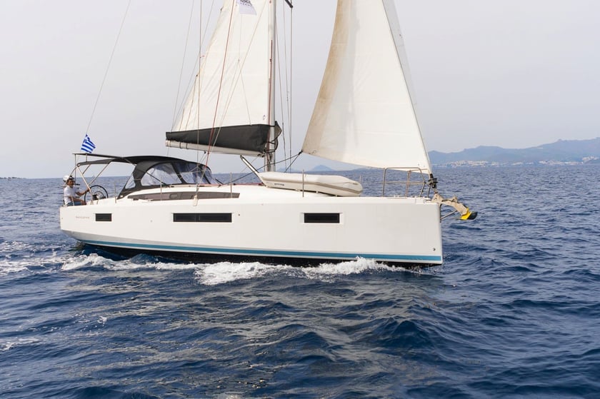 Skiathos Sailboat 3 cabin 6 berths 6 guests 12.35 m Listing Number: #17692 3