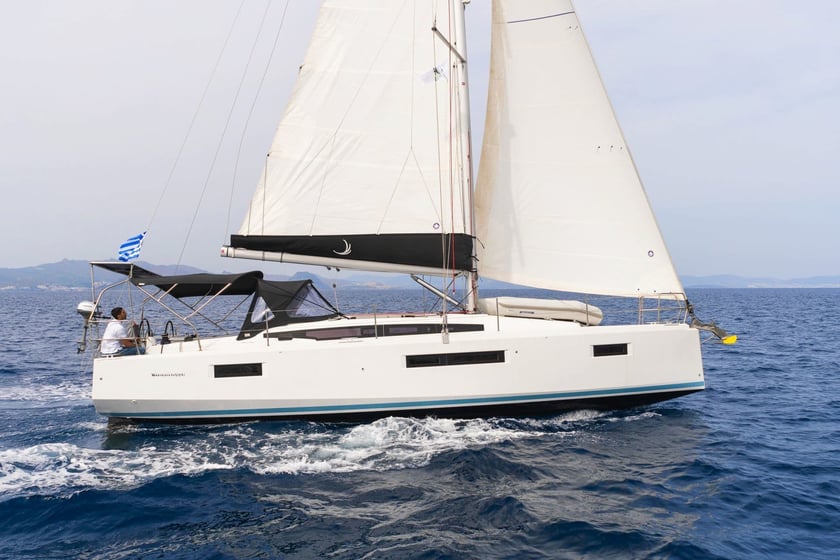 Skiathos Sailboat 3 cabin 6 berths 6 guests 12.35 m Listing Number: #17692 5