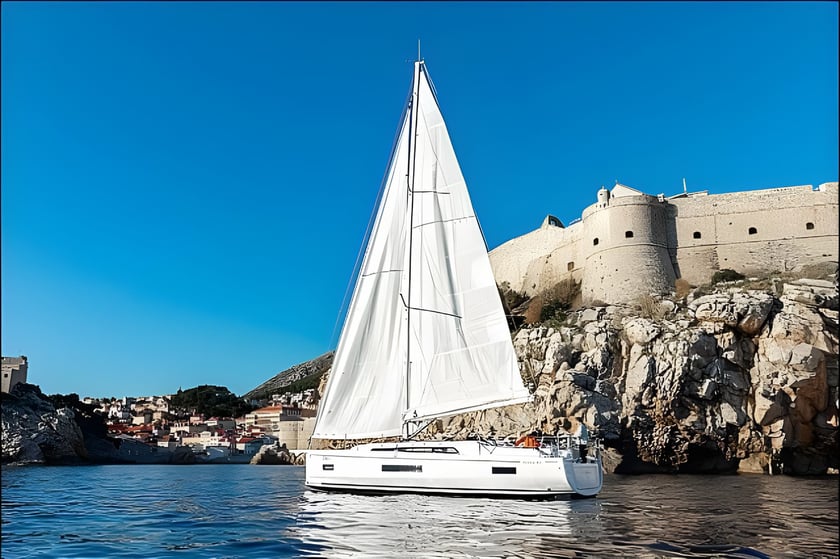 Dubrovnik Zeilboot Cabine 3  7  slaapplaatsen 7  gasten 12.87 m Lijstnummer: #17700