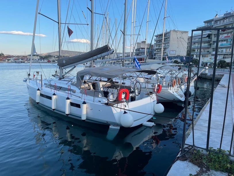 Volos Zeilboot Cabine 4  8  slaapplaatsen 10  gasten 13.39 m Lijstnummer: #17714
