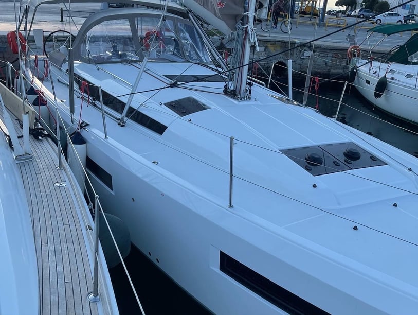 Volos Zeilboot Cabine 4  8  slaapplaatsen 10  gasten 13.39 m Lijstnummer: #17714 4