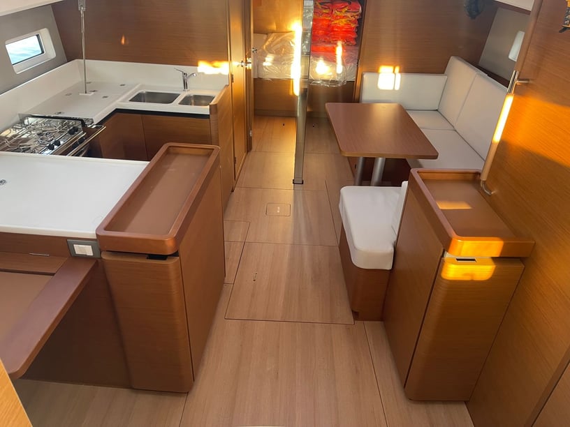 Volos Zeilboot Cabine 4  8  slaapplaatsen 10  gasten 13.39 m Lijstnummer: #17714 3