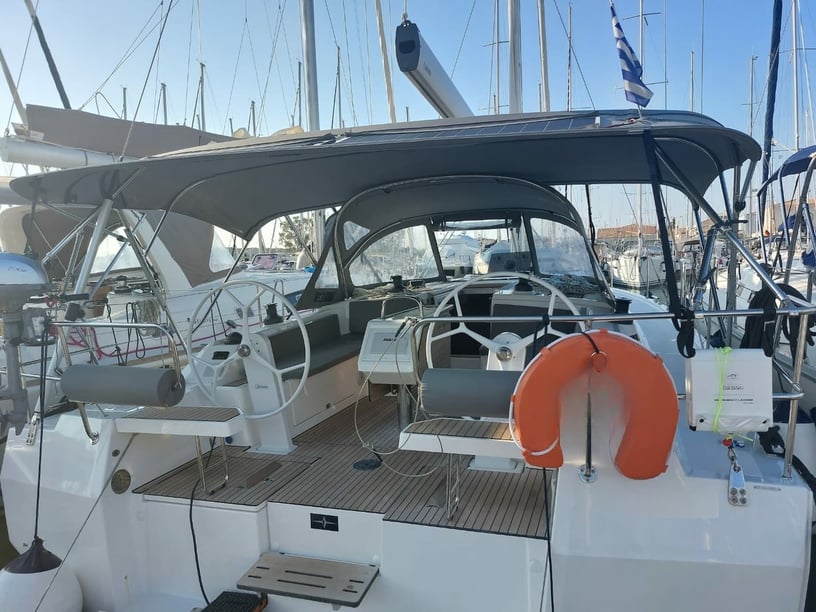 Lefkada Zeilboot Cabine 3  8  slaapplaatsen 8  gasten 12.38 m Lijstnummer: #17715