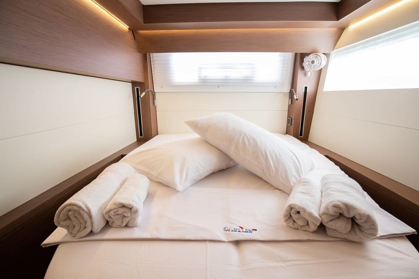 Salerne Catamaran Cabine 6  Couchettes 12  Invités 14  14.75 m Numéro de l'annonce: #17718 3