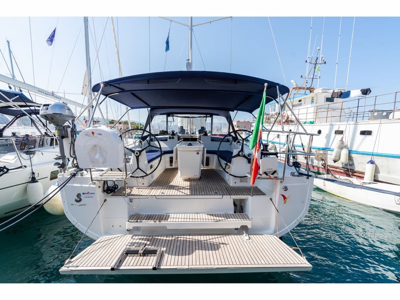 Olbia Barca a vela cabina 4  cuccette 8  8  ospiti 12.43 m Numero dell'inserzione: #17740