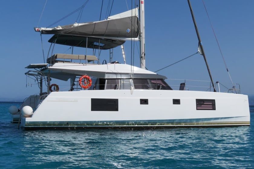 Gouvia Catamarano cabina 6  cuccette 12  12  ospiti 13.79 m Numero dell'inserzione: #17741