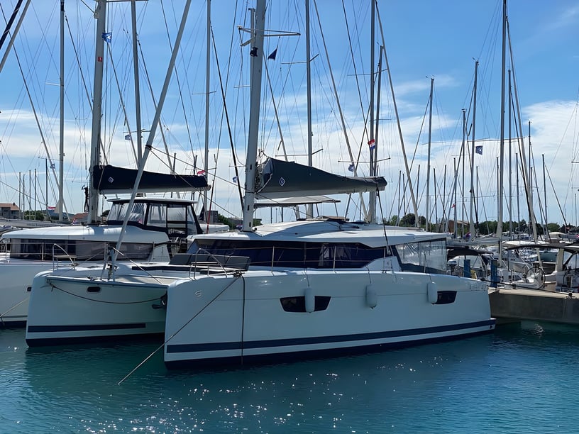 Sukošan Catamaran Cabine 6  Couchettes 12  Invités 12  12.58 m Numéro de l'annonce: #17742 4