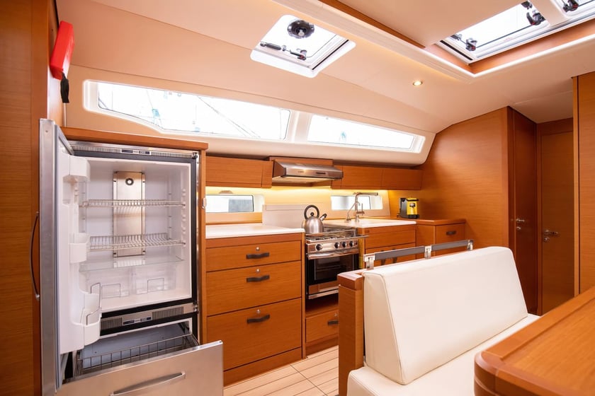 Salerno Yelkenli 5 kabin Konaklama 12 kişi Seyir 14 kişi 16.16 m İlan No: #17744 4