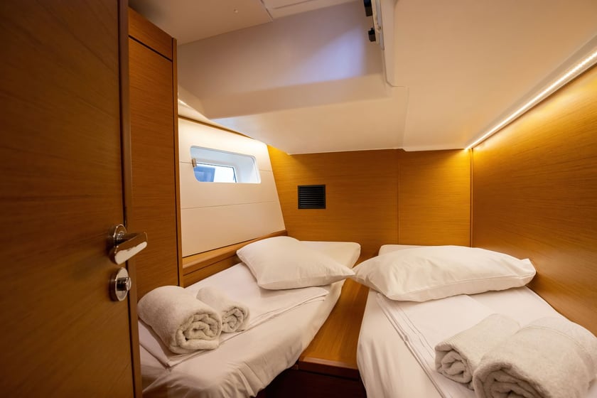 Salerno Yelkenli 5 kabin Konaklama 12 kişi Seyir 14 kişi 16.16 m İlan No: #17744 3