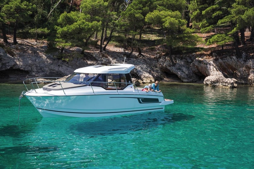 Punat Motorboat 1 cabin 2 berths 2 guests 7.95 m Listing Number: #17759 5