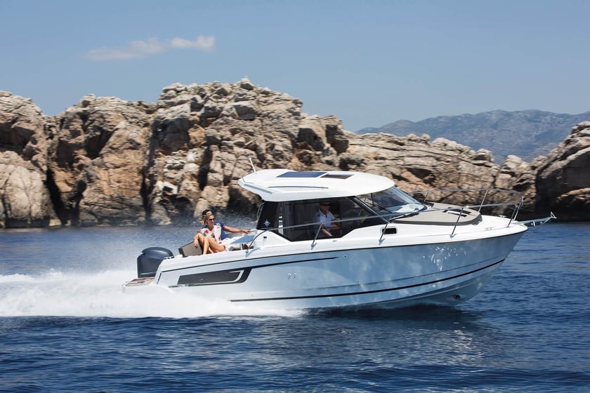 Punat Motorboat 1 cabin 2 berths 2 guests 7.95 m Listing Number: #17759 3