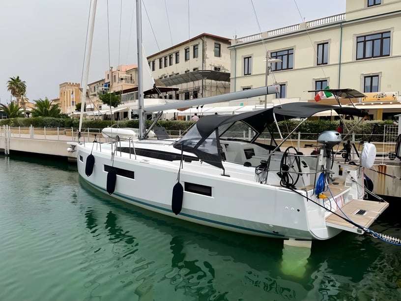 San Vincenzo Zeilboot Cabine 3  6  slaapplaatsen 6  gasten 12.35 m Lijstnummer: #17771 4