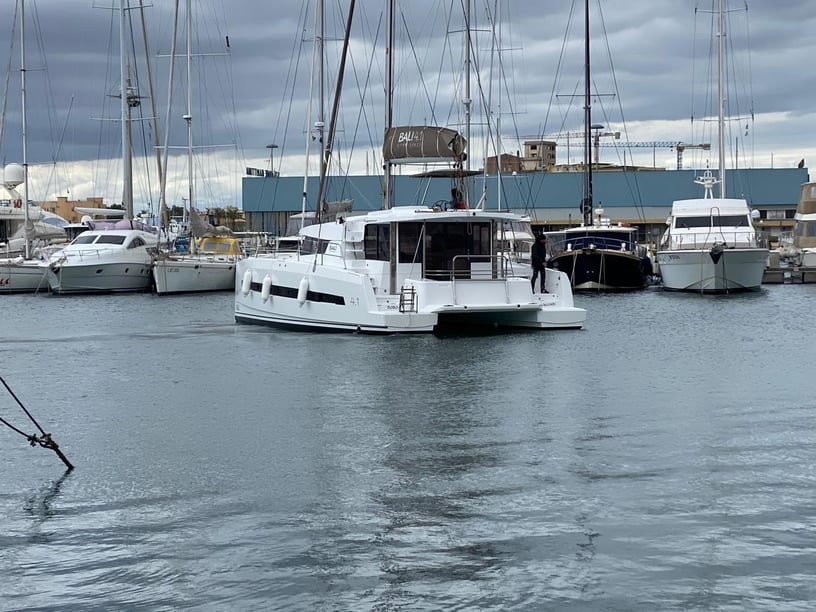 Cagliari Catamaran Cabine 4  8  slaapplaatsen 8  gasten 12.52 m Lijstnummer: #17772 2
