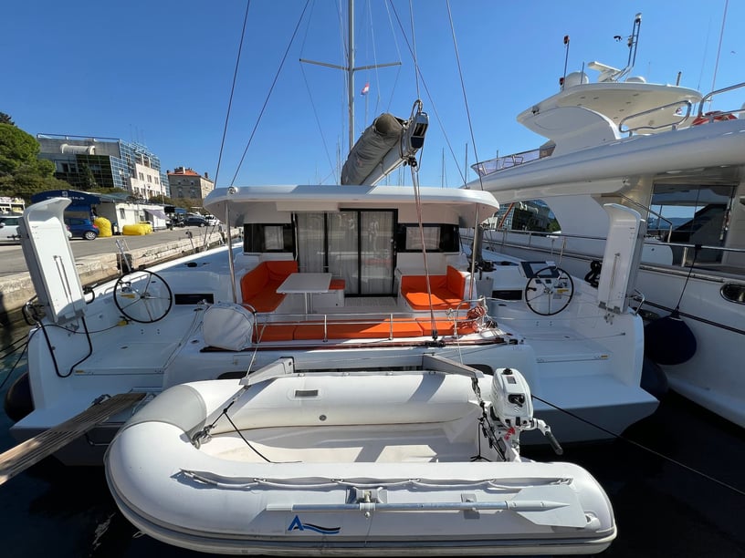 Zadar Catamaran 6 cabin 12 berths 12 guests 13.97 m Listing Number: #17774