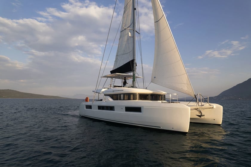Athens Catamaran 7 cabin 12 berths 12 guests 14.75 m Listing Number: #17776