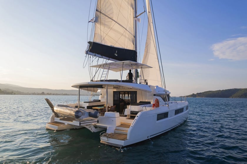 Athens Catamaran 7 cabin 12 berths 12 guests 14.75 m Listing Number: #17776 4