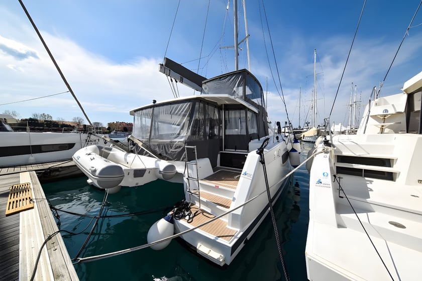 Zadar Catamaran 4 cabin 10 berths 10 guests 12.58 m Listing Number: #17780 5