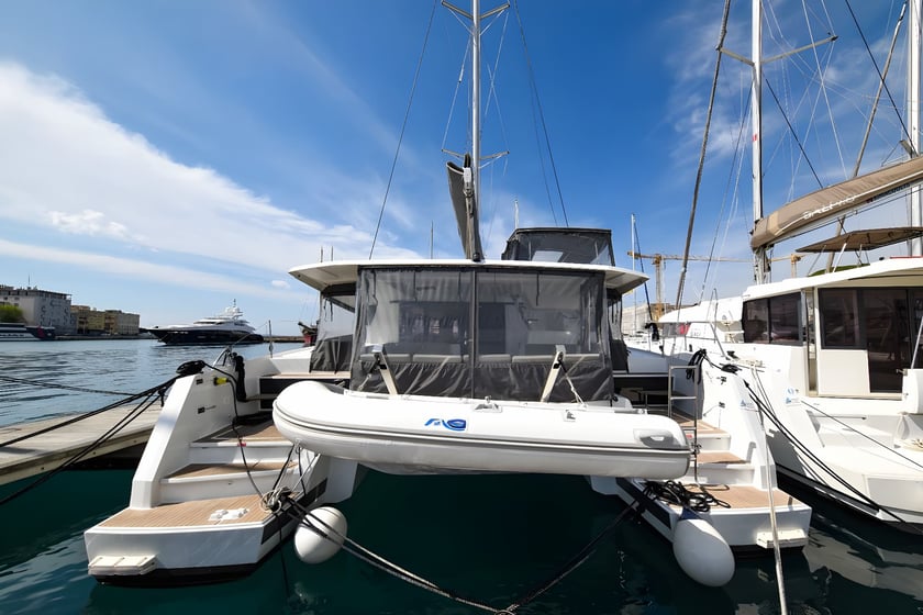 Zadar Catamaran 4 cabin 10 berths 10 guests 12.58 m Listing Number: #17780