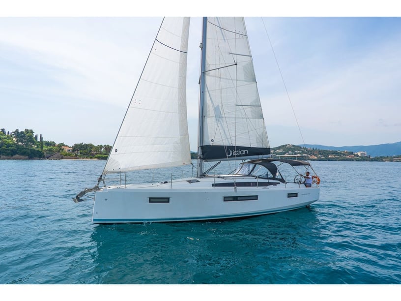 Volos Sailboat 3 cabin 6 berths 6 guests 12.35 m Listing Number: #17789