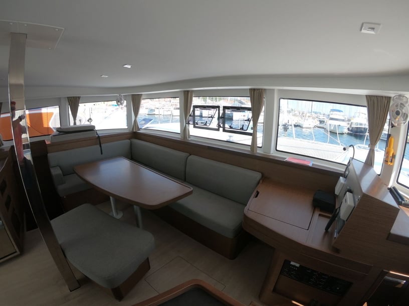 Portisco Catamaran Cabine 5  Couchettes 9  Invités 9  12.8 m Numéro de l'annonce: #17793 2