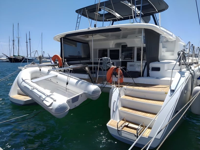 Paros Catamaran 6 cabin 12 berths 12 guests 13.96 m Listing Number: #17796