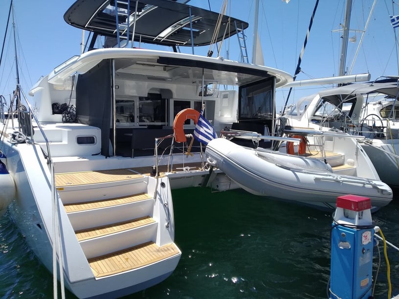 Paros Catamaran 6 cabin 12 berths 12 guests 13.96 m Listing Number: #17796 3