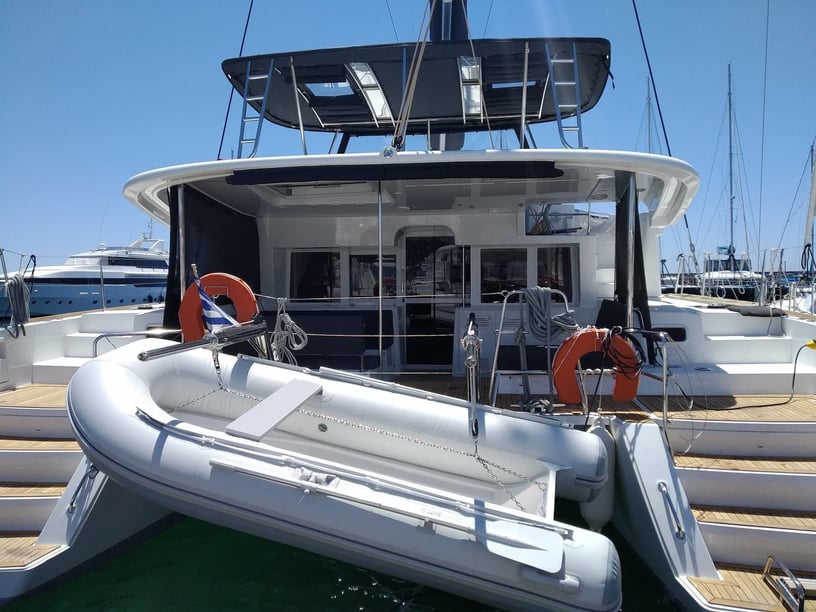 Paros Catamaran 6 cabin 12 berths 12 guests 13.96 m Listing Number: #17796 4