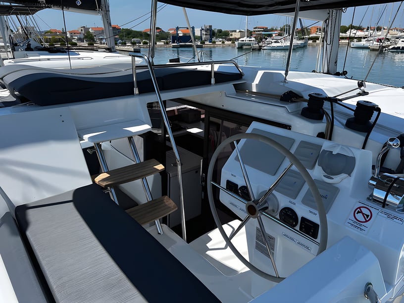Sukošan Catamaran Cabine 6  Couchettes 12  Invités 12  12.58 m Numéro de l'annonce: #17820 5