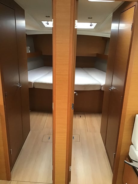 Volos Zeilboot Cabine 6  10  slaapplaatsen 12  gasten 14.22 m Lijstnummer: #17849 4