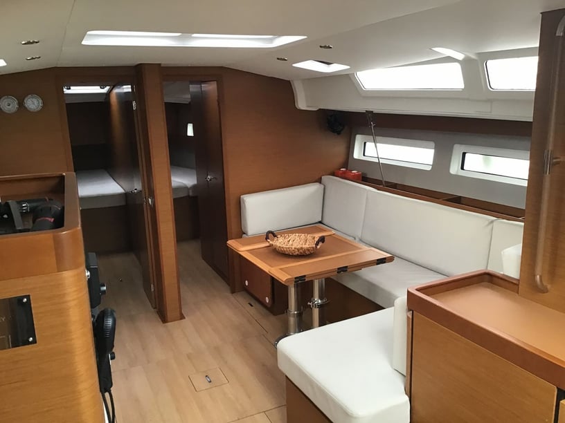 Volos Zeilboot Cabine 6  10  slaapplaatsen 12  gasten 14.22 m Lijstnummer: #17849 5