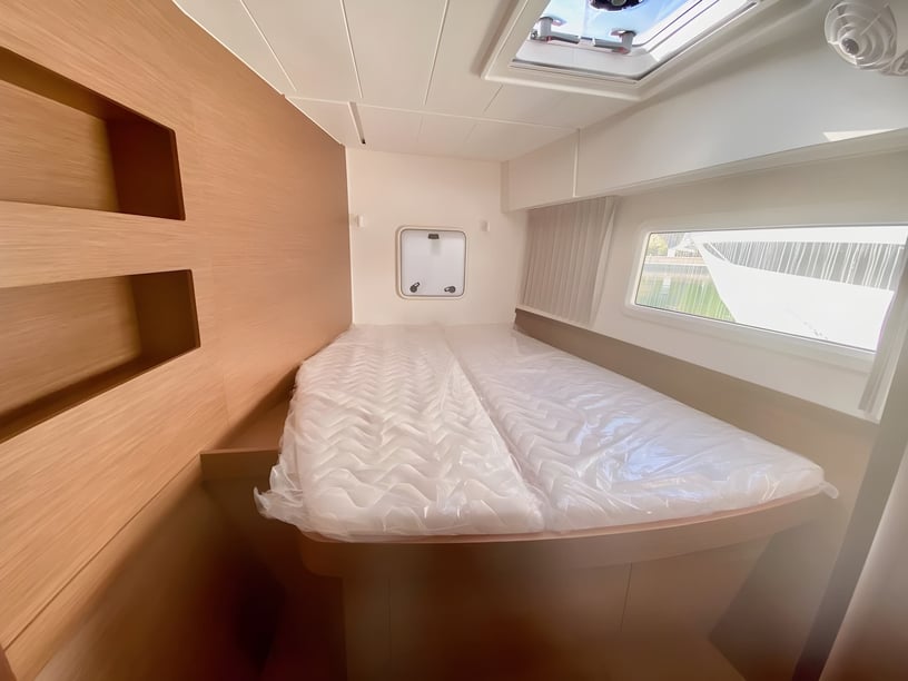 Sibenik Catamaran Cabine 6  Couchettes 10  Invités 10  12.8 m Numéro de l'annonce: #17851 4