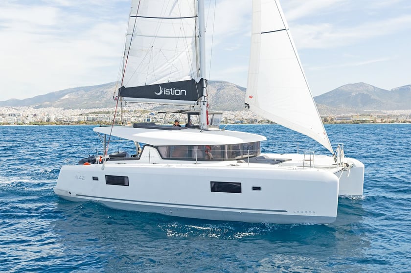 Paros Catamaran Cabine 6  Couchettes 10  Invités 10  12.94 m Numéro de l'annonce: #17864 4