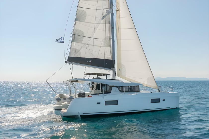 Paros Catamaran 6 cabin 10 berths 10 guests 12.94 m Listing Number: #17864