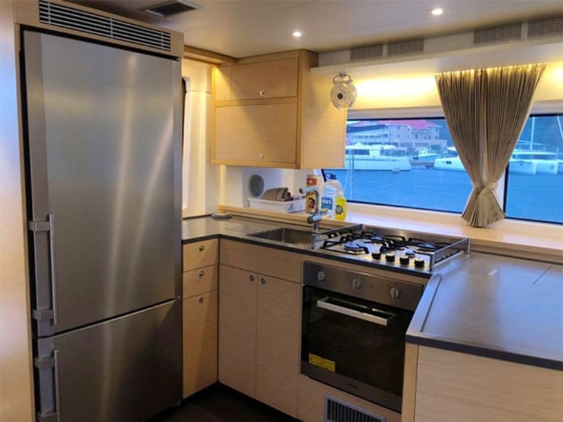 Atenas Catamarán Cabina 8  14  literas 14  invitados 15.84 m Número de anuncio: #17882 5