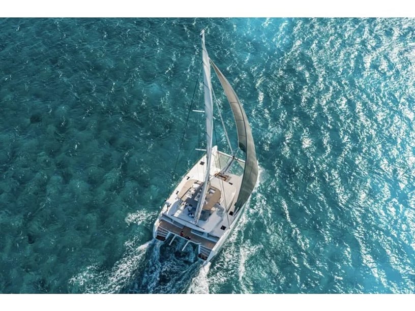 Atenas Catamarán Cabina 8  14  literas 14  invitados 15.84 m Número de anuncio: #17882