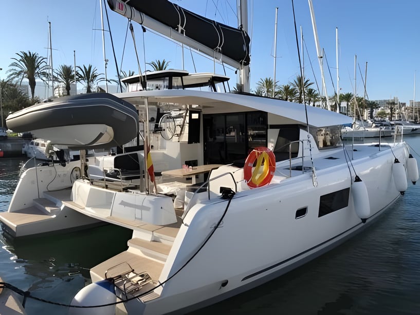 Sant Antoni de Portmany Catamaran Cabine 5  10  slaapplaatsen 10  gasten 12.9 m Lijstnummer: #17894 4