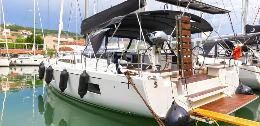 Skradin Sailboat 6 cabin 11 berths 11 guests 15.94 m Listing Number: #17898 3