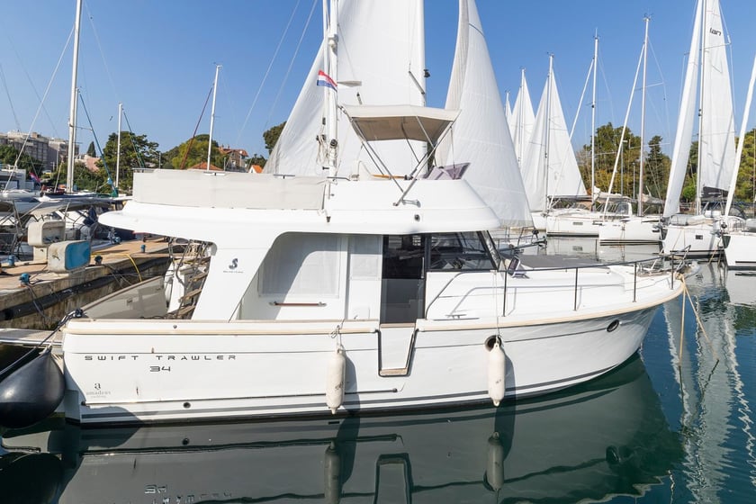 Zadar Motorboat 2 cabin 4 berths 4 guests 10.98 m Listing Number: #17900 3