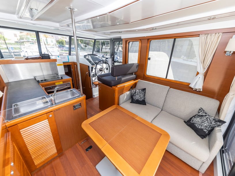 Zadar Motorboat 2 cabin 4 berths 4 guests 10.98 m Listing Number: #17900 2