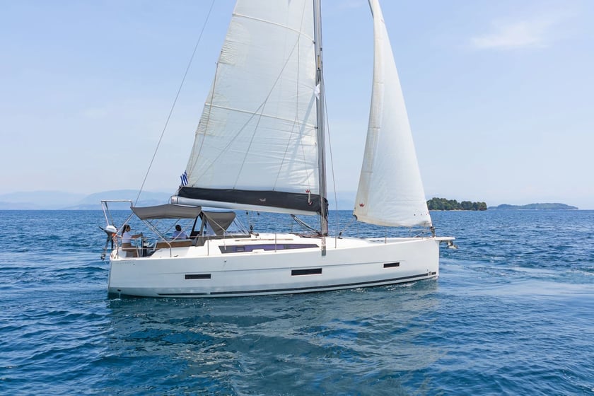 Volos Voilier Cabine 4  Couchettes 8  Invités 8  13.24 m Numéro de l'annonce: #17904 4