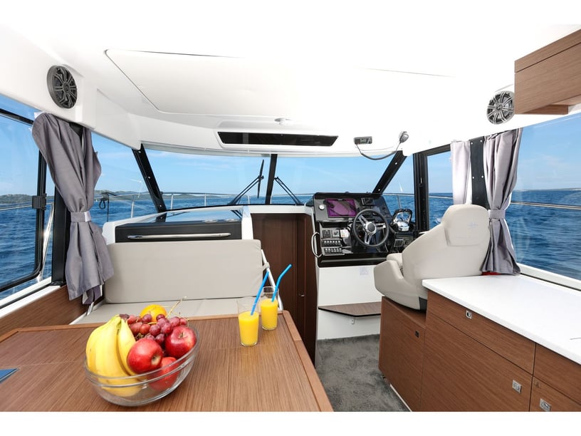 Zadar Motorboat 3 cabin 8 berths 8 guests 10.5 m Listing Number: #17917 2