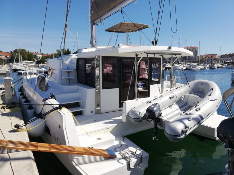 Primošten Catamarán Cabina 4  10  literas 10  invitados 11.88 m Número de anuncio: #17918