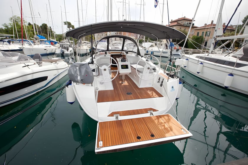 Zadar Voilier Cabine 2  Couchettes 6  Invités 6  9.99 m Numéro de l'annonce: #17921 4