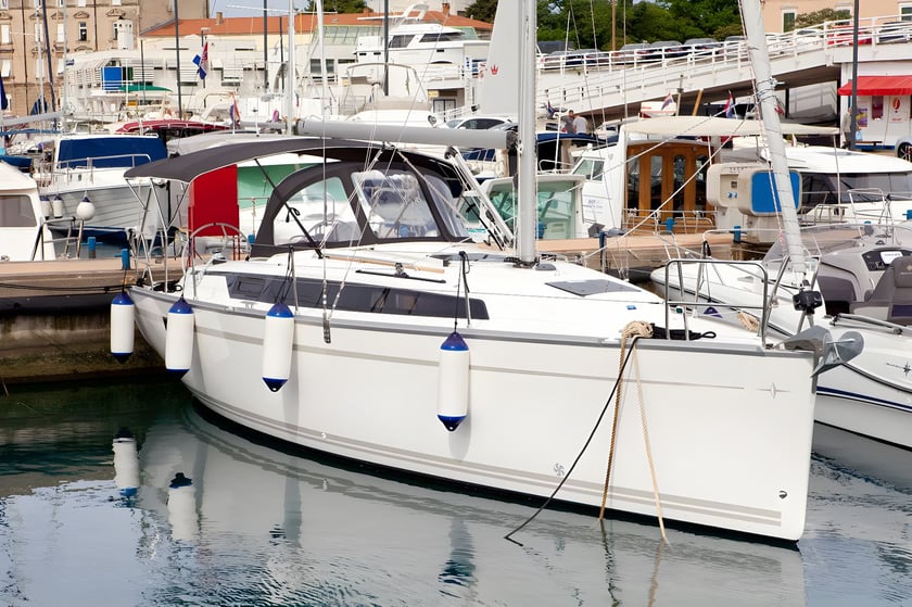 Zadar Voilier Cabine 2  Couchettes 6  Invités 6  9.99 m Numéro de l'annonce: #17921 5